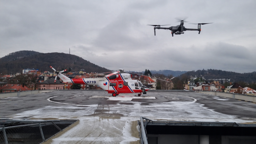 Karlovarská krajská nemocnice posiluje bezpečnost. Jako první v ČR instaluje systém pro detekci dronů!