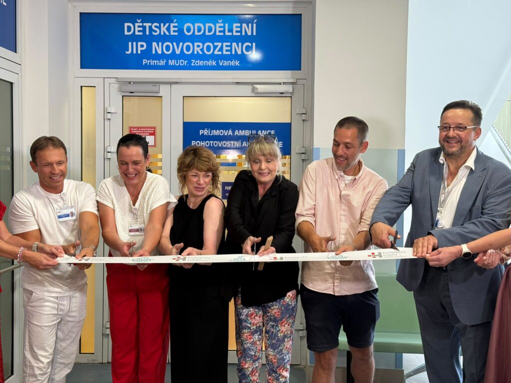 Dětské oddělení Nemocnice Karlovy Vary prošlo proměnou. Malé pacienty nyní vítá filmový svět